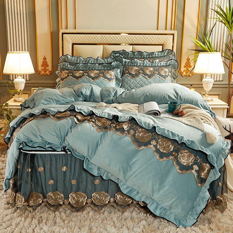 Luxury Vintage Wedding Gold Rose Lace Embroidery Crystal Velvet Bedding Set Duvet Cover Quilted Bed Skirt Bedspread Pillowcases