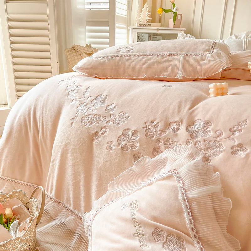 Pink Super Soft Velvet Fleece Luxury Princess Bedding Set Flowers Embroidery Lace Ruffles Duvet Cover Set Bed Sheet Pillowcase