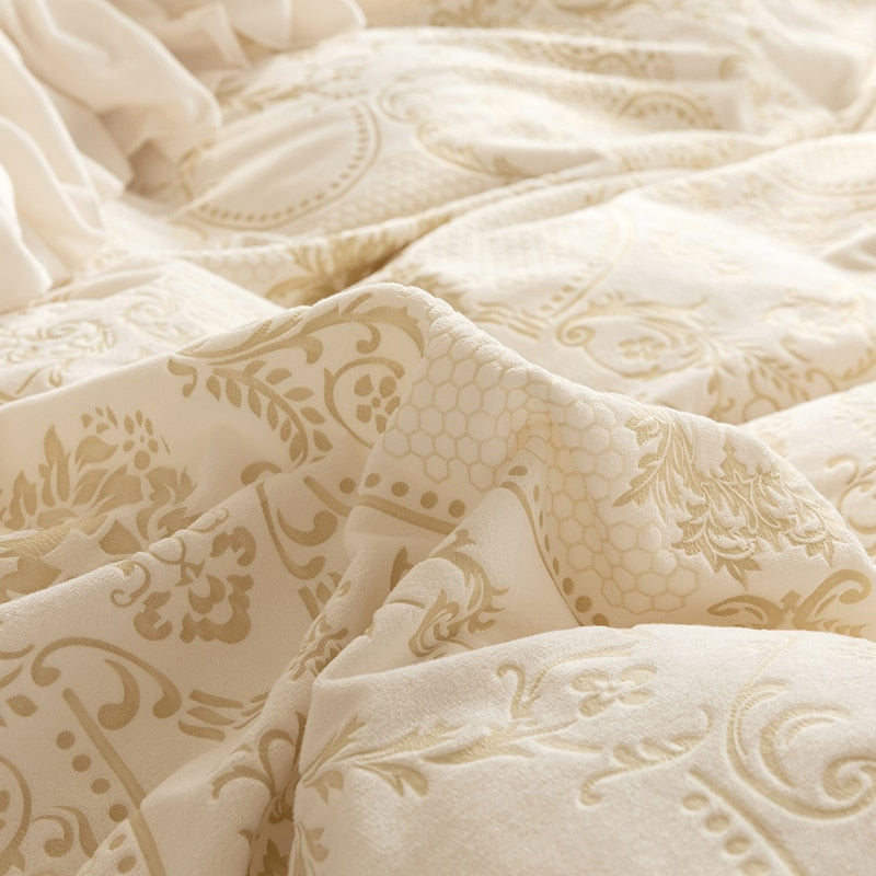 Winter Soft Carved Velvet Fleece Princess Wedding Bed Skirt Bedding Set Duvet Cover Quilt Cover Bedspread Bed Linen Pillowcases