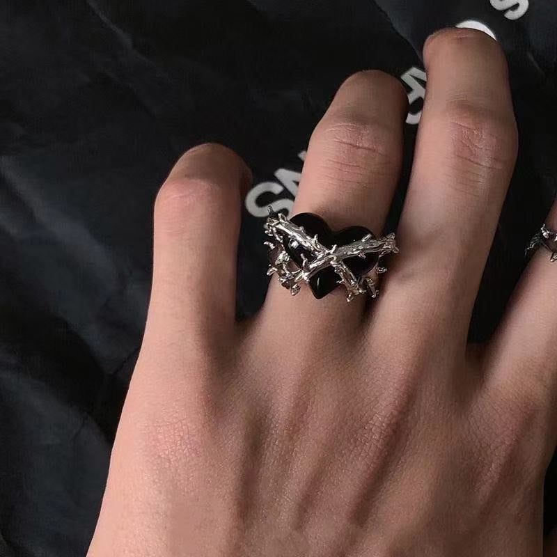 Fashion Creative Punk Gothic Thorns Love Heart Rings Women Korean Thorns Rose Flower Opening Finger Ring Halloween Party Jewelry