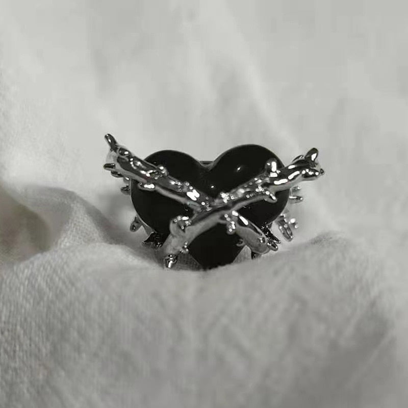 Fashion Creative Punk Gothic Thorns Love Heart Rings Women Korean Thorns Rose Flower Opening Finger Ring Halloween Party Jewelry