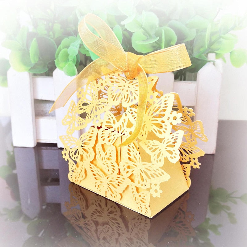 50pcs Butterfly Laser Cut Hollow Carriage Favor Gifts Candy Boxes With Ribbon Custom Baby Shower Wedding Party Favor Decoration