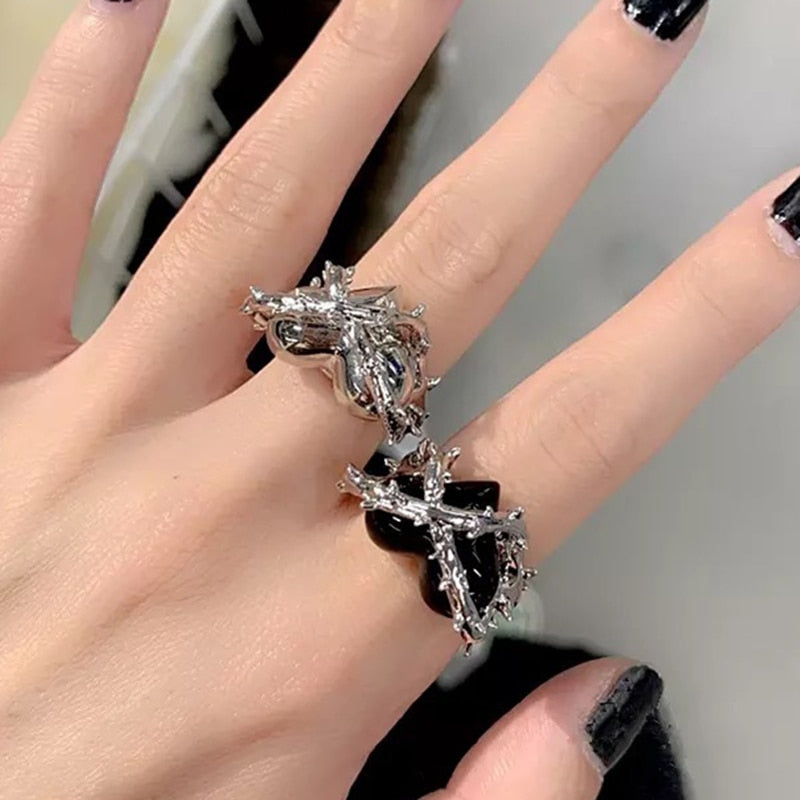 Fashion Creative Punk Gothic Thorns Love Heart Rings Women Korean Thorns Rose Flower Opening Finger Ring Halloween Party Jewelry