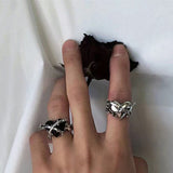 Fashion Creative Punk Gothic Thorns Love Heart Rings Women Korean Thorns Rose Flower Opening Finger Ring Halloween Party Jewelry