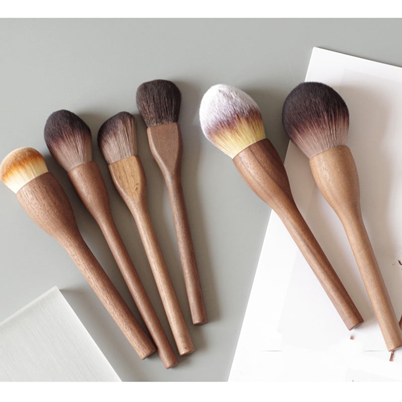 1Pcs European Vintage Wood Handle Makeup Brush High Quality Loose Powder Blush Foundation Brush Super Soft Theatre Makeup