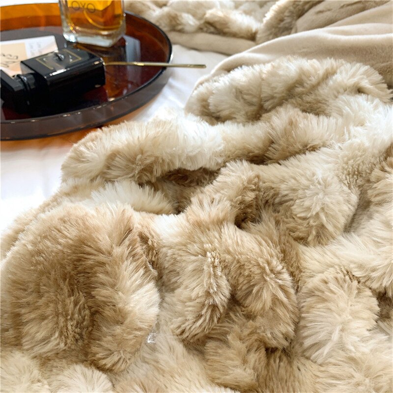 High End Faux Rabbit Fur Winter Warm Blanket Soft Thicken Warmth Sofa Blanket for Throw Home Comfortable Plush Blankets for Beds