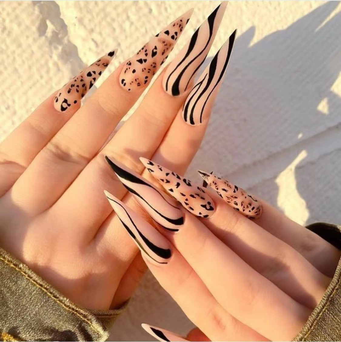 24Pcs False Nails With Glue Almond Pink Butterfly Design Detachable Rhinestones Acrylic Fake Nails long stiletto Press On Nails