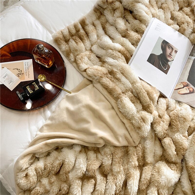 High End Faux Rabbit Fur Winter Warm Blanket Soft Thicken Warmth Sofa Blanket for Throw Home Comfortable Plush Blankets for Beds